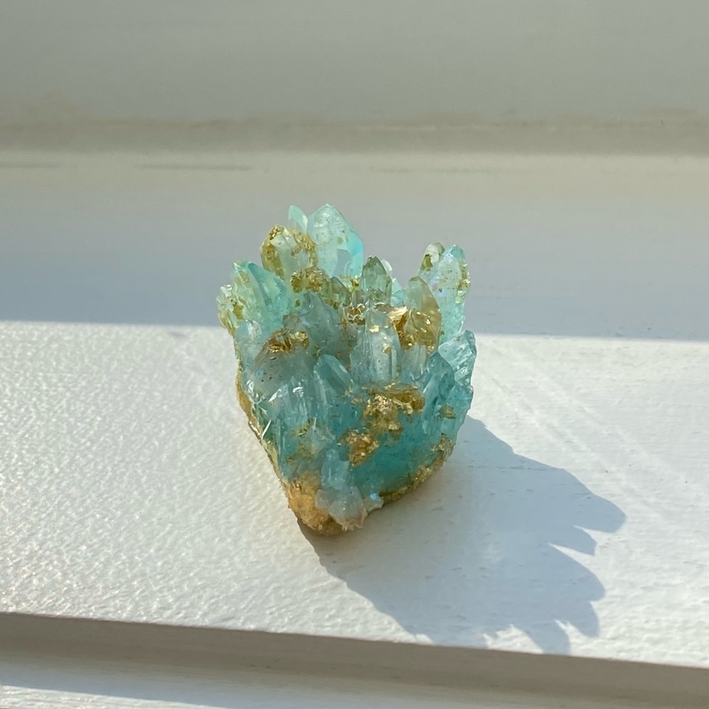 House decoration ~ Frozen light blue crystal cluster with gold flakes 💙🤍 - Picture 6 of 16
